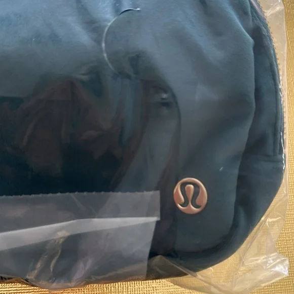 LULULEMON Everywhere Belt Bag JASPER GREEN/GOLD VELOUR 1L RARE TIK TOK Famous - Picture 8 of 14